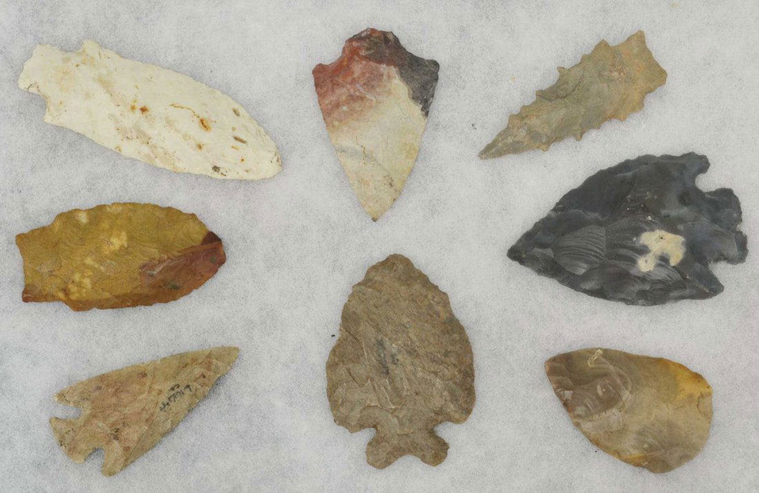 (8) KENTUCK ARROWHEADS: (lot of 8) Kentucky arrowheads, largest 3.75"l, 1.3/8"w, includes serrated kirk, deep notched, ex. David Rowland, box: 1"h, 12.25"w, 8.25"d Start Price: $100.00