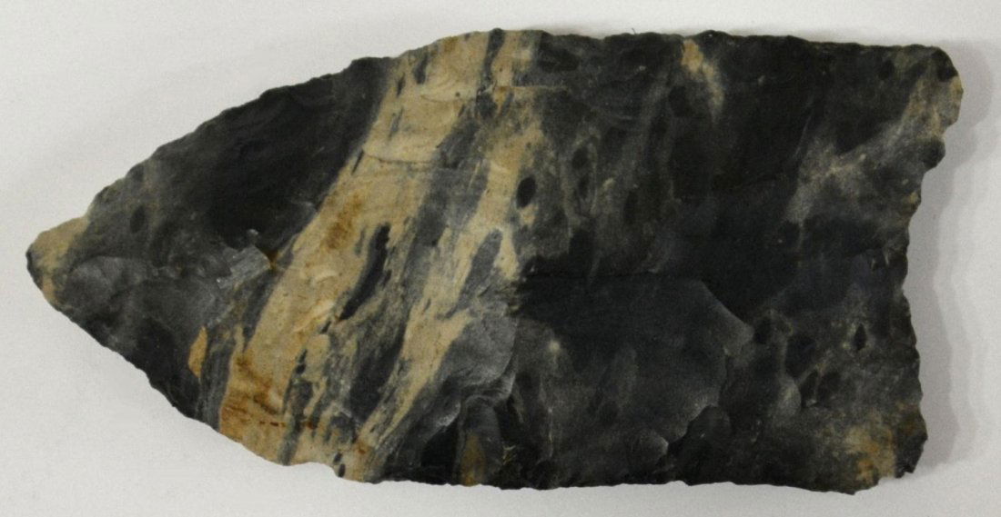 CLOVIS INDIAN ARROWHEAD, OHIO: Clovis Indian arrowhead, Ross County, Ohio, shallow flutes, ex. David Rowland, 2.1/16"l, 1.1/16"w Start Price: $100.00