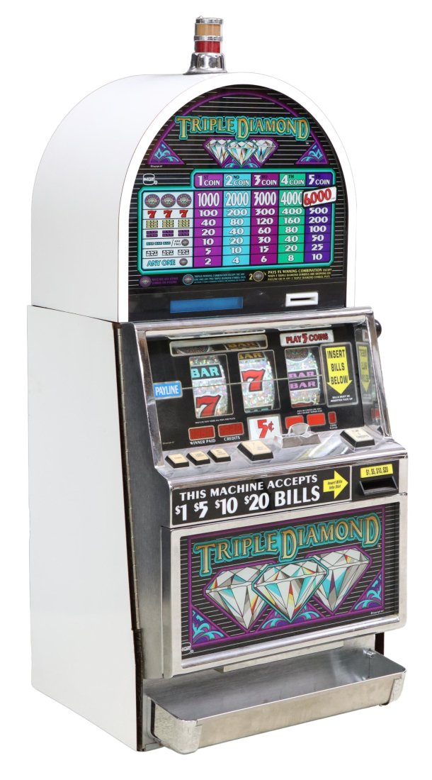 IGT TRIPLE DIAMOND SLOT MACHINE (1 of 11)
