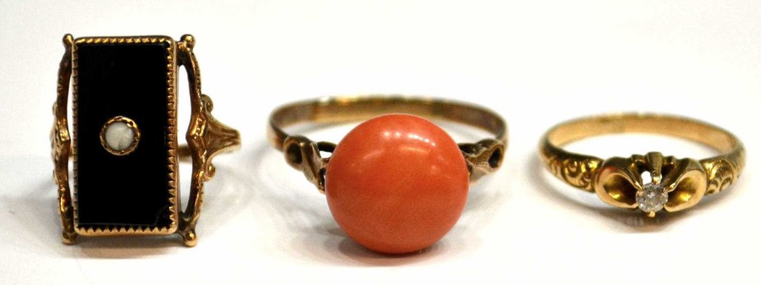 (3) LADIES GOLD, DIAMOND, GEMSET ESTATE RINGS: (lot of 3) Ladies antique/vintage estate rings: (1) 14kt yellow gold with decorative motif, centering a small diamond, size 6.25; (1) 14kt rose gold set with a large red coral oval, size 11.25; (1) 10