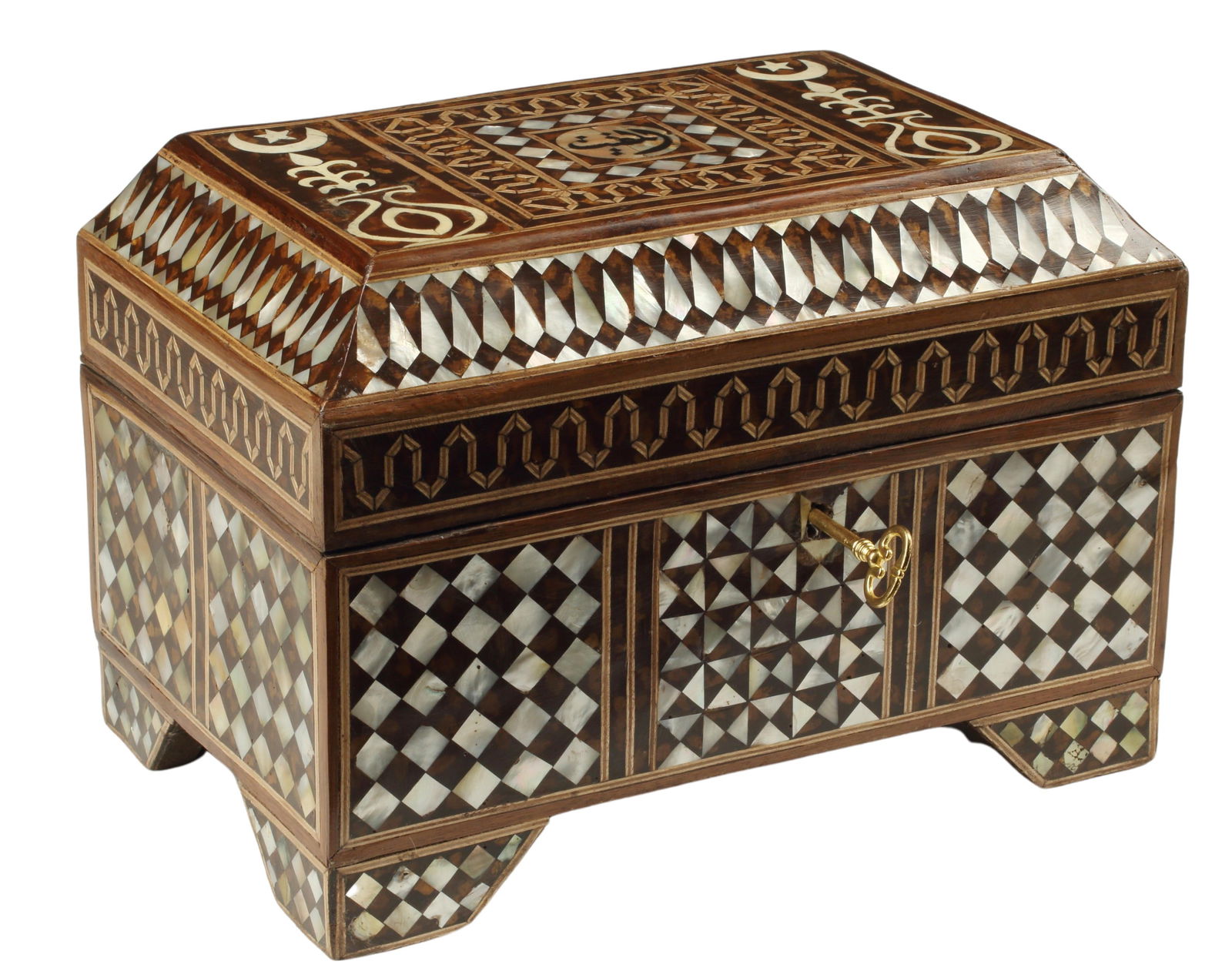 MOORISH STYLE SHELL-INLAID TABLE BOX (1 of 3)
