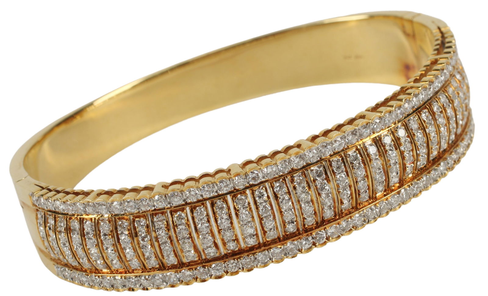 ESTATE 18KT GOLD & 7.5CTTW DIAMOND BANGLE BRACELET (1 of 3)