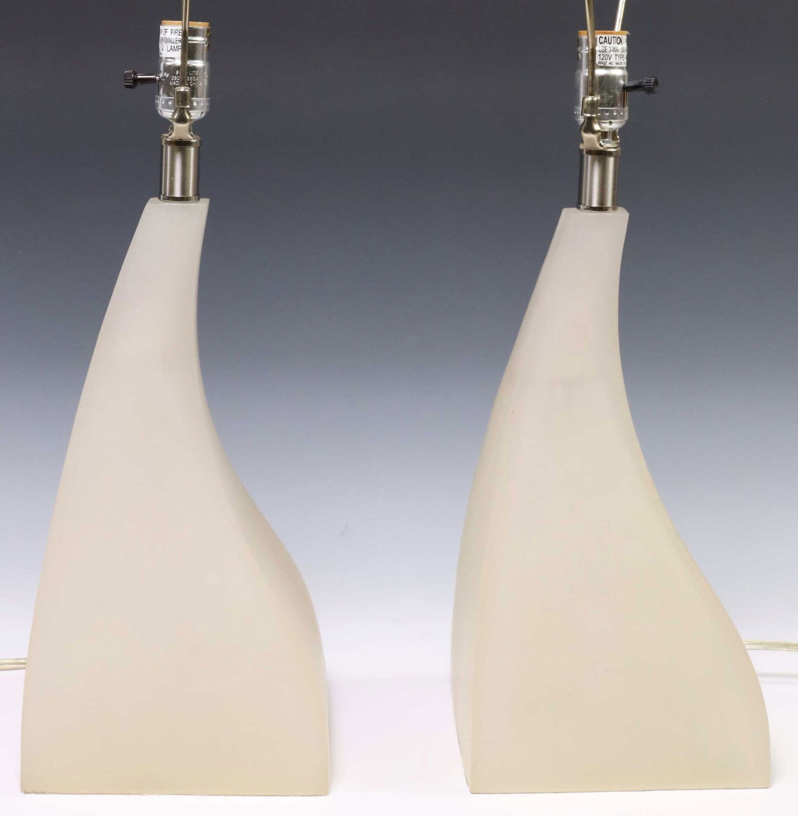 (2) CONTEMPORARY SCULPTURAL LUCITE 1LT TABLE LAMPS (1 of 3)