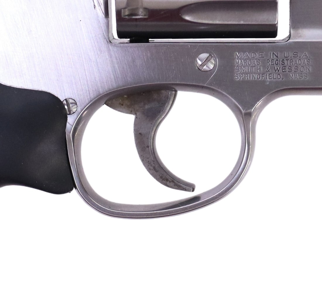 SMITH & WESSON 686 STAINLESS 7RND REVOLVER 357 MAG: Smith & Wesson Model 686-5 stainless steel double action revolver, .357 Magnum caliber, 4" barrel, fixed red mark serrated front sight, adjustable rear sight, swing out seven round cylinder, S&W black