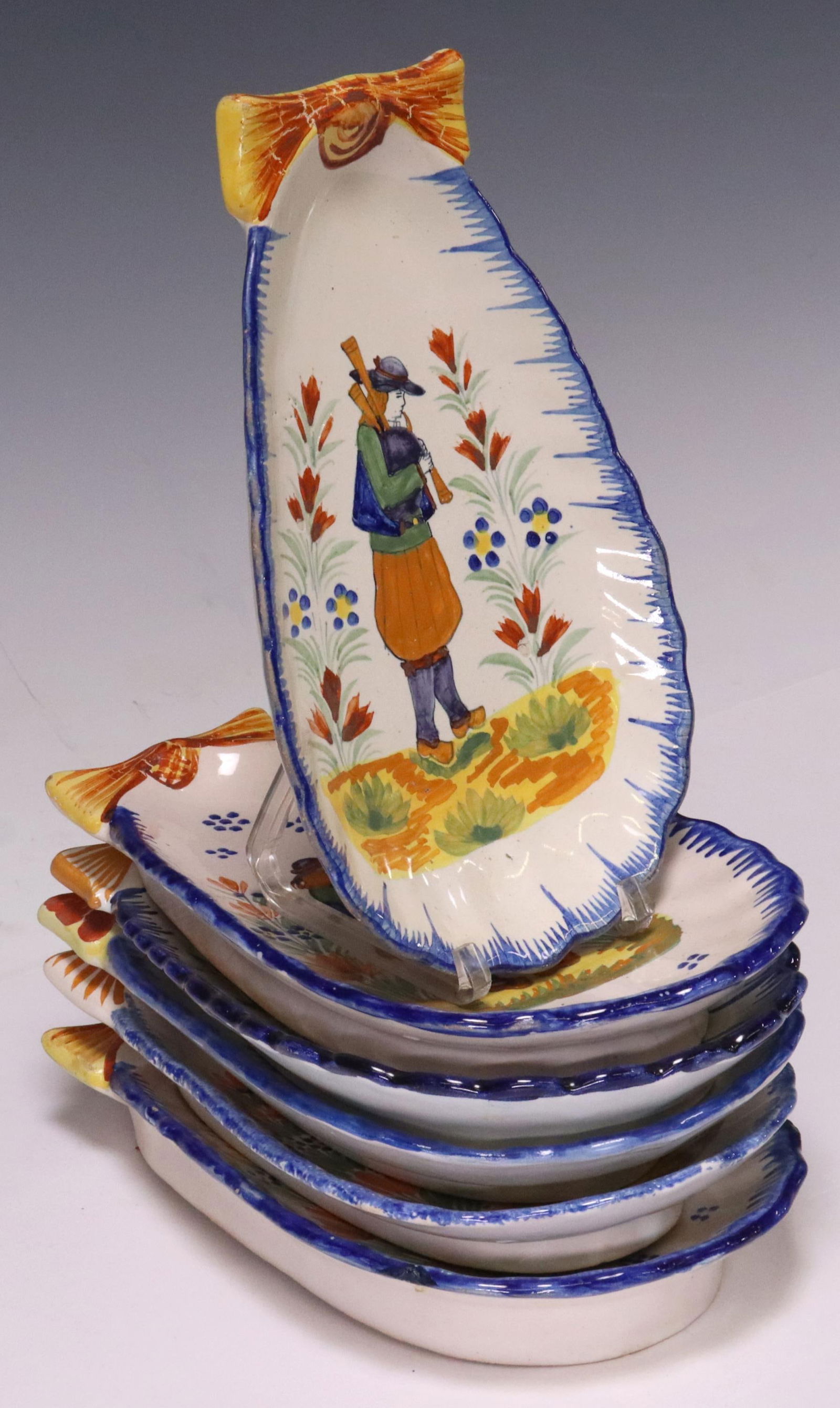 (6) HENRIOT QUIMPER SHELL-FORM FAIENCE SERVERS (1 of 3)