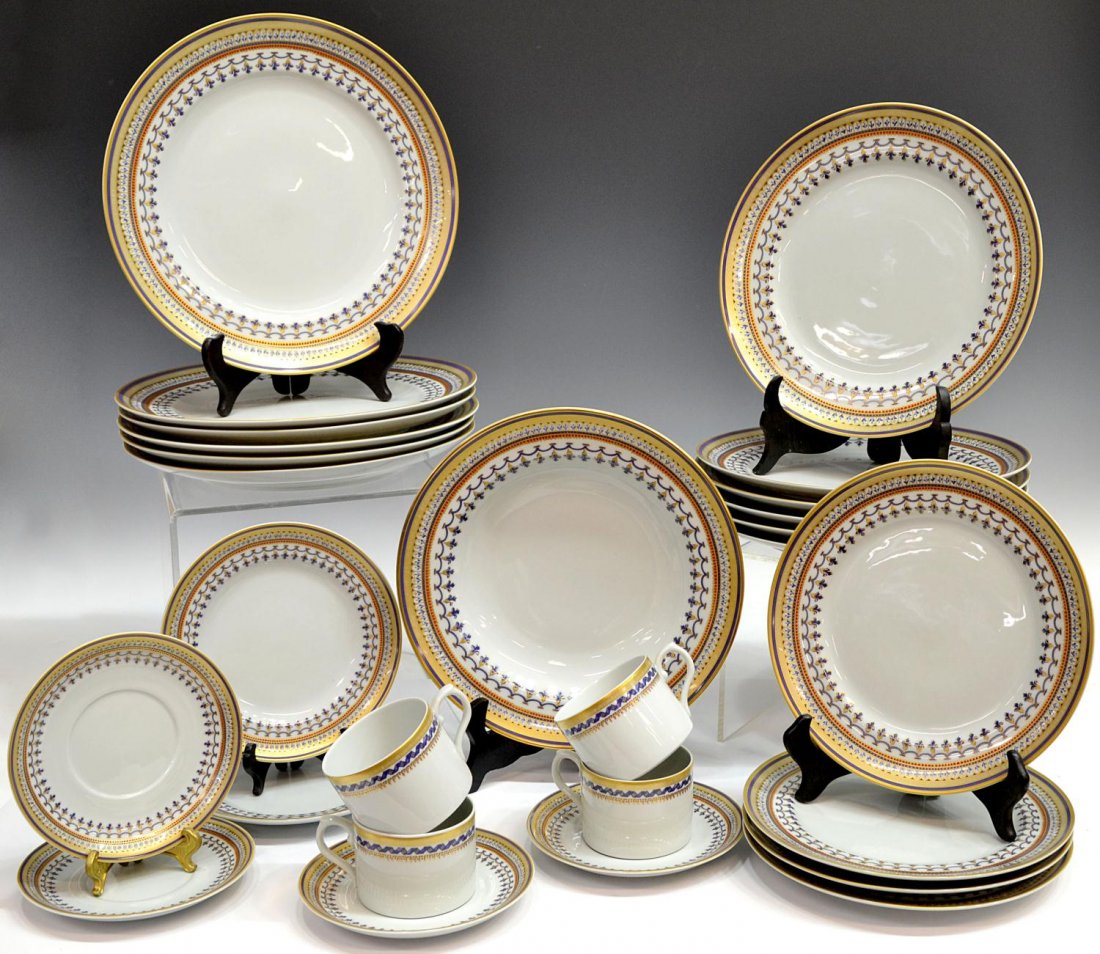 (27) MOTTAHEDEH 'CHINOISE BLUE' DINNER SERVICE: (set of 27) Mottahedeh porcelain partial dinner service, 'Chinoise Blue', c. 1996, comprising: (6) large dinner plates, 10.75"diam; (6) dinner plates, 10"diam; (4) salad plates, 8.5"diam; (1) round sh