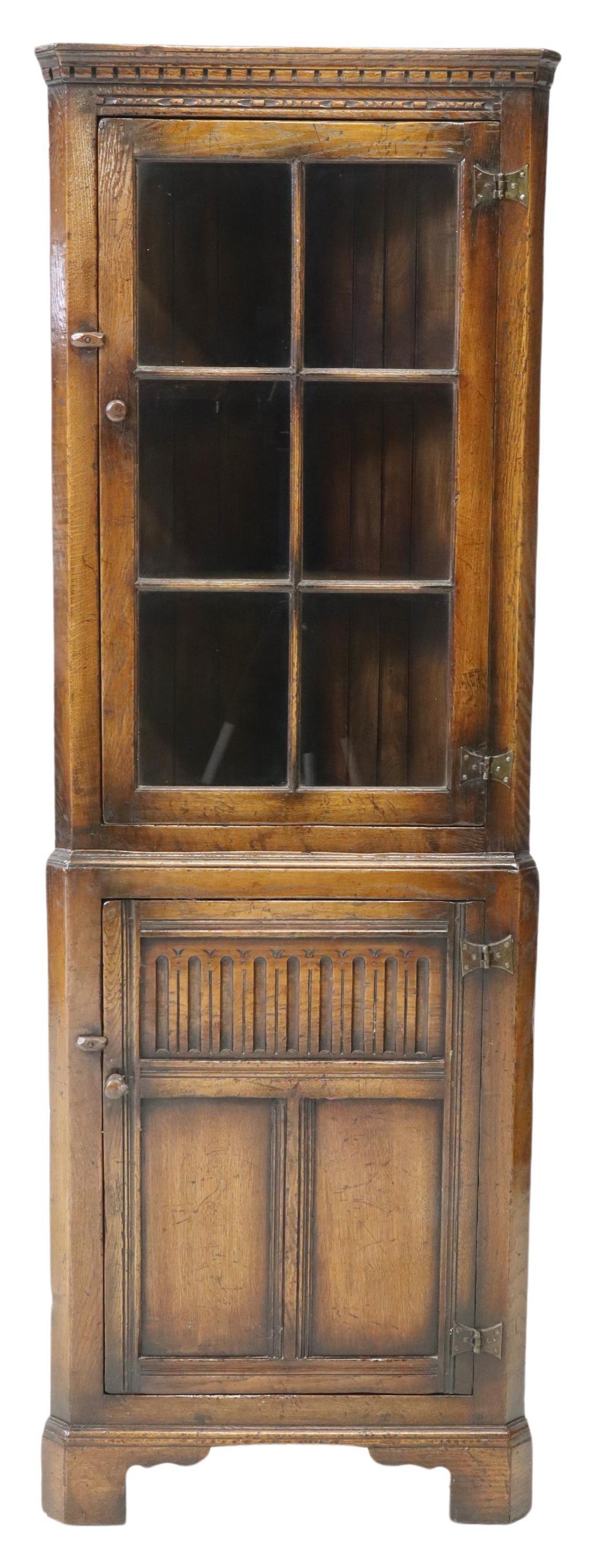 TITCHMARSH & GOODWIN (ATTRIB) OAK CORNER CUPBOARD (1 of 3)