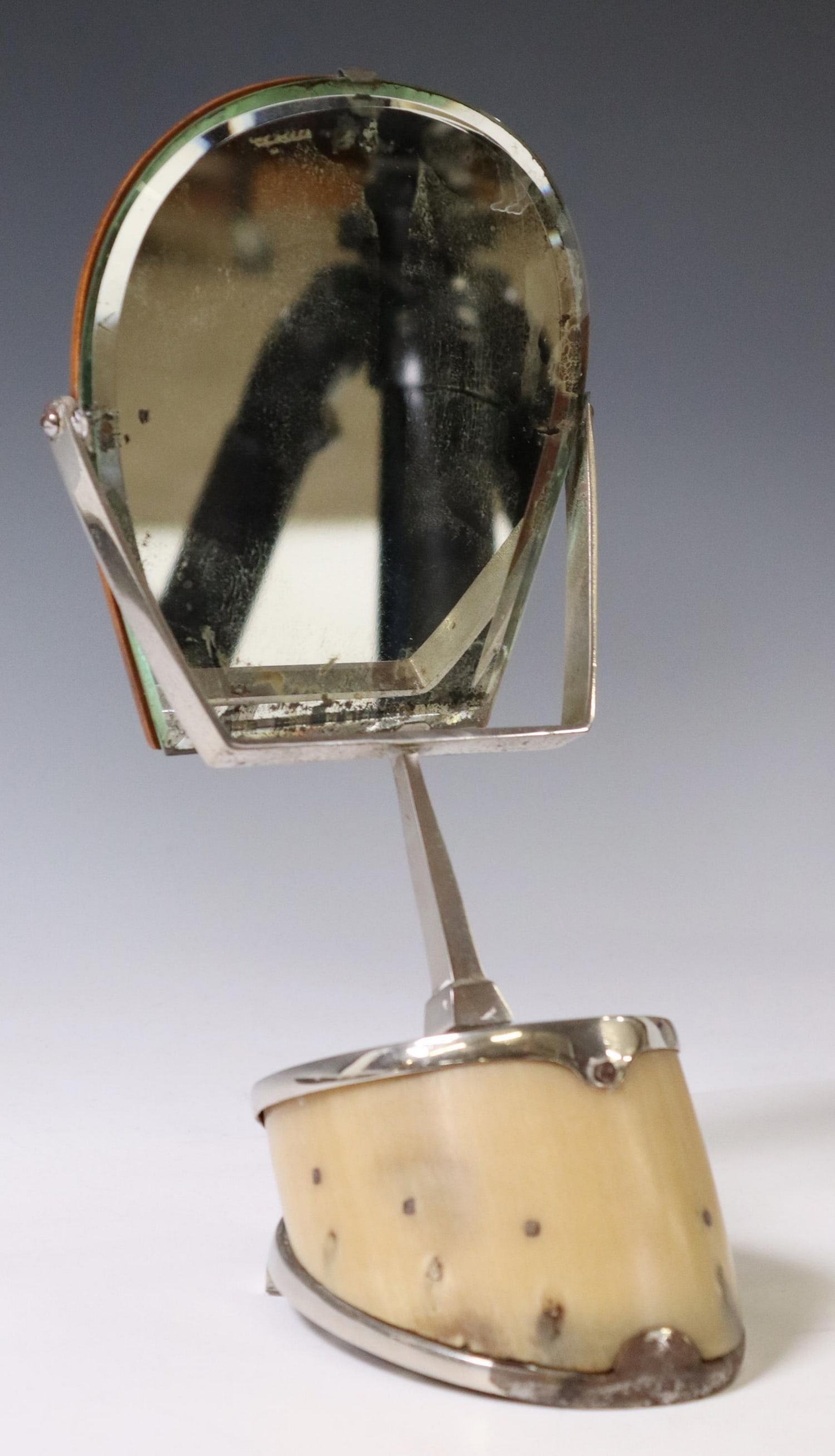 ENGLISH METAL-MOUNTED HORSE HOOF VANITY MIRROR (1 of 4)