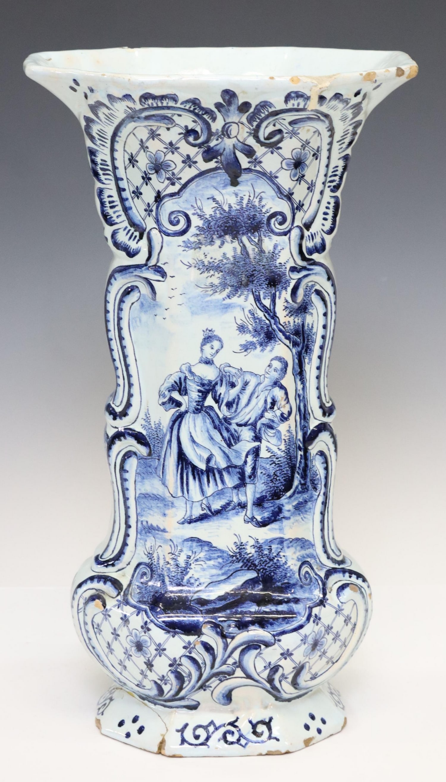 LARGE DELFT BLUE & WHITE BEAKER VASE (1 of 5)