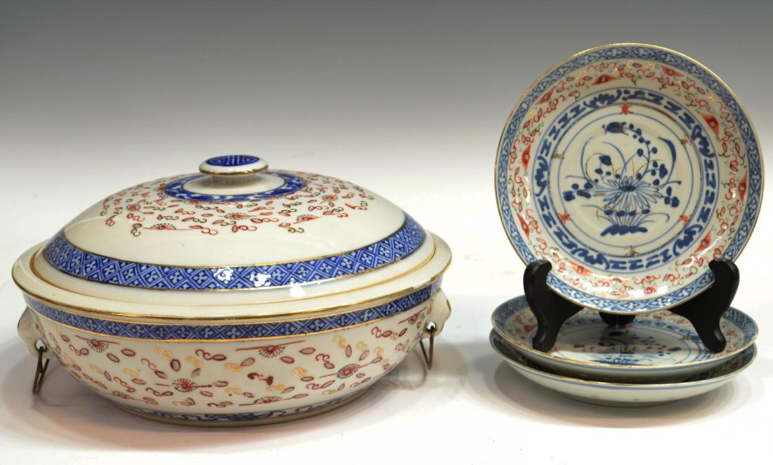 CHINESE EXPORT RICE PATTERN TABLEWARE: (lot of 4) Chinese Export blue and white tableware, 19th c., rice pattern having parcel gilt, blue and red decoration, comprising: (1) large lidded soup bowl, elephant heads holding two metal handles,