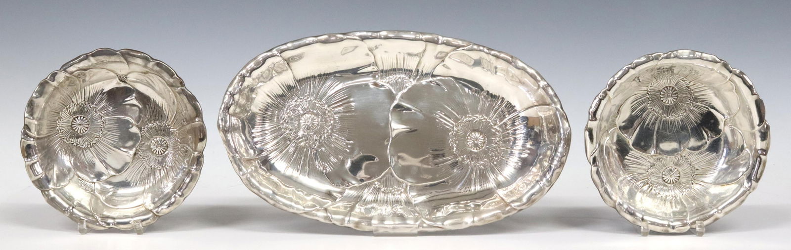 (3) WALLACE 'POPPY' STERLING SILVER SERVICE BOWLS (1 of 3)