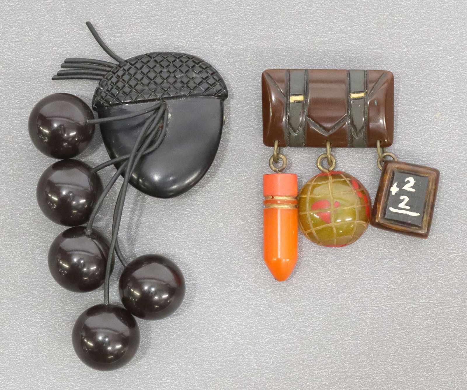(2) VINTAGE BAKELITE ACORN & SCHOOL BROOCHES (1 of 2)