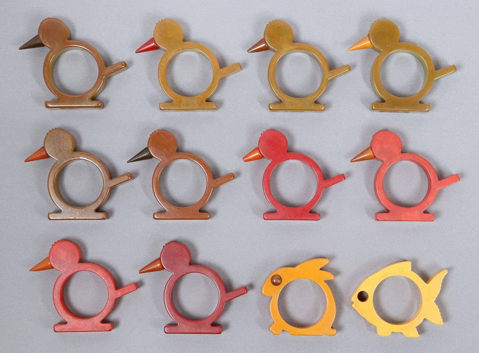 (12) VINTAGE BAKELITE BIRD, FISH & RABBIT ANIMAL NAPKIN RINGS (1 of 2)