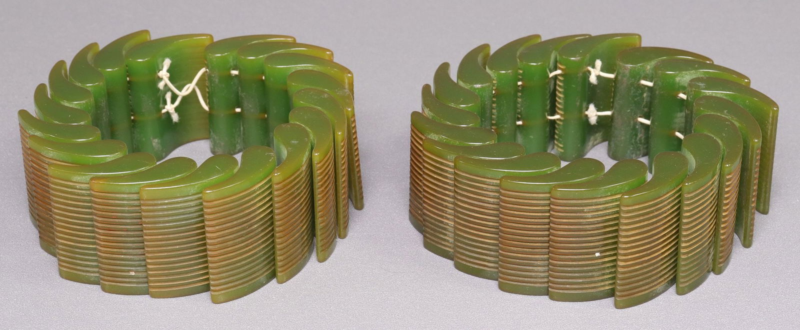 (2) VINTAGE CARVED GREEN BAKELITE STRETCH BRACELETS (1 of 2)
