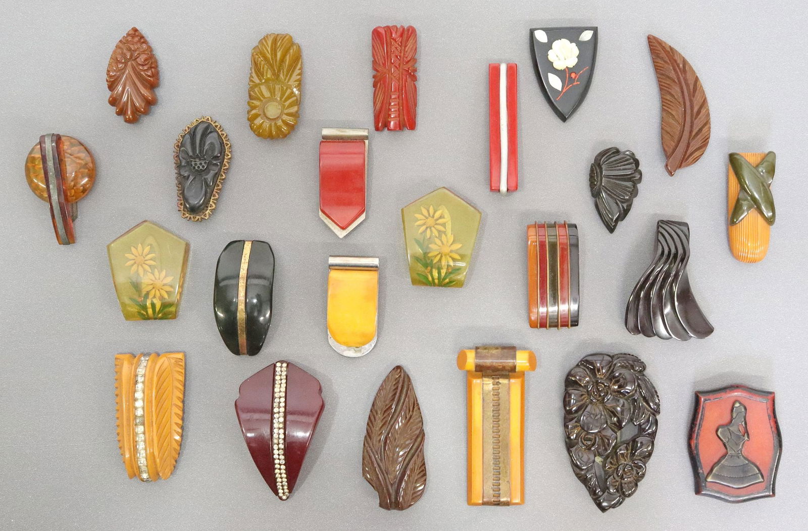 (23) VINTAGE CARVED BAKELITE & OTHER PLASTIC DRESS CLIPS (1 of 2)