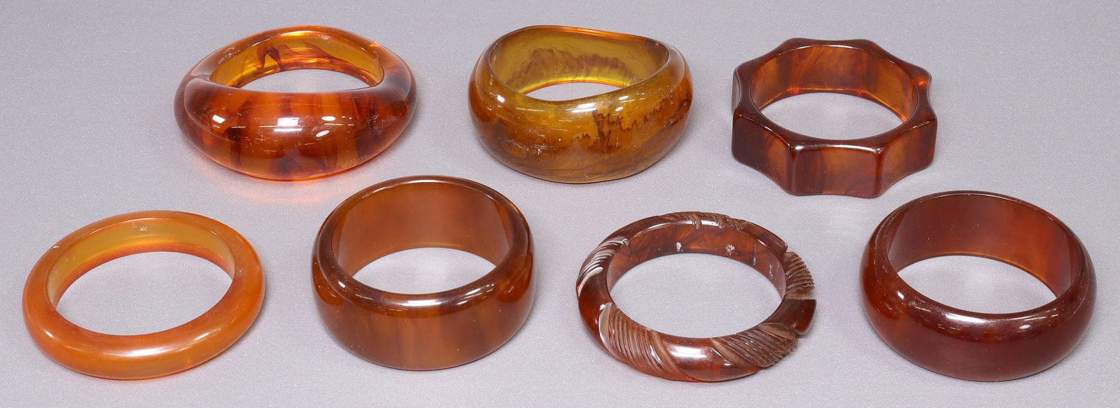 (7) VINTAGE ROOT BEER BAKELITE & OTHER TRANSLUCENT PLASTIC BANGLES (1 of 2)