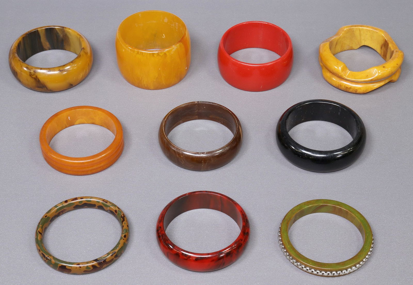 (10) VINTAGE MARBLED & CLAD BAKELITE BANGLE BRACELETS (1 of 2)