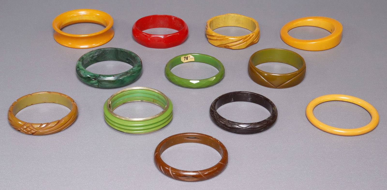 (12) VINTAGE CARVED, MARBLED, & CLAD BAKELITE BANGLES (1 of 2)