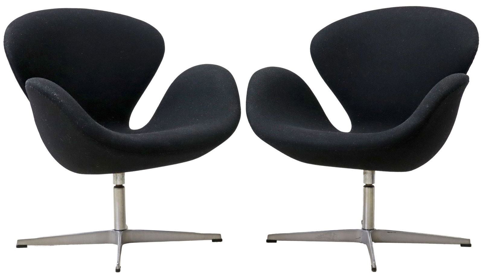 (2) ARNE JACOBSEN FRITZ HANSEN 'SWAN' LOUNGE CHAIRS (1 of 4)