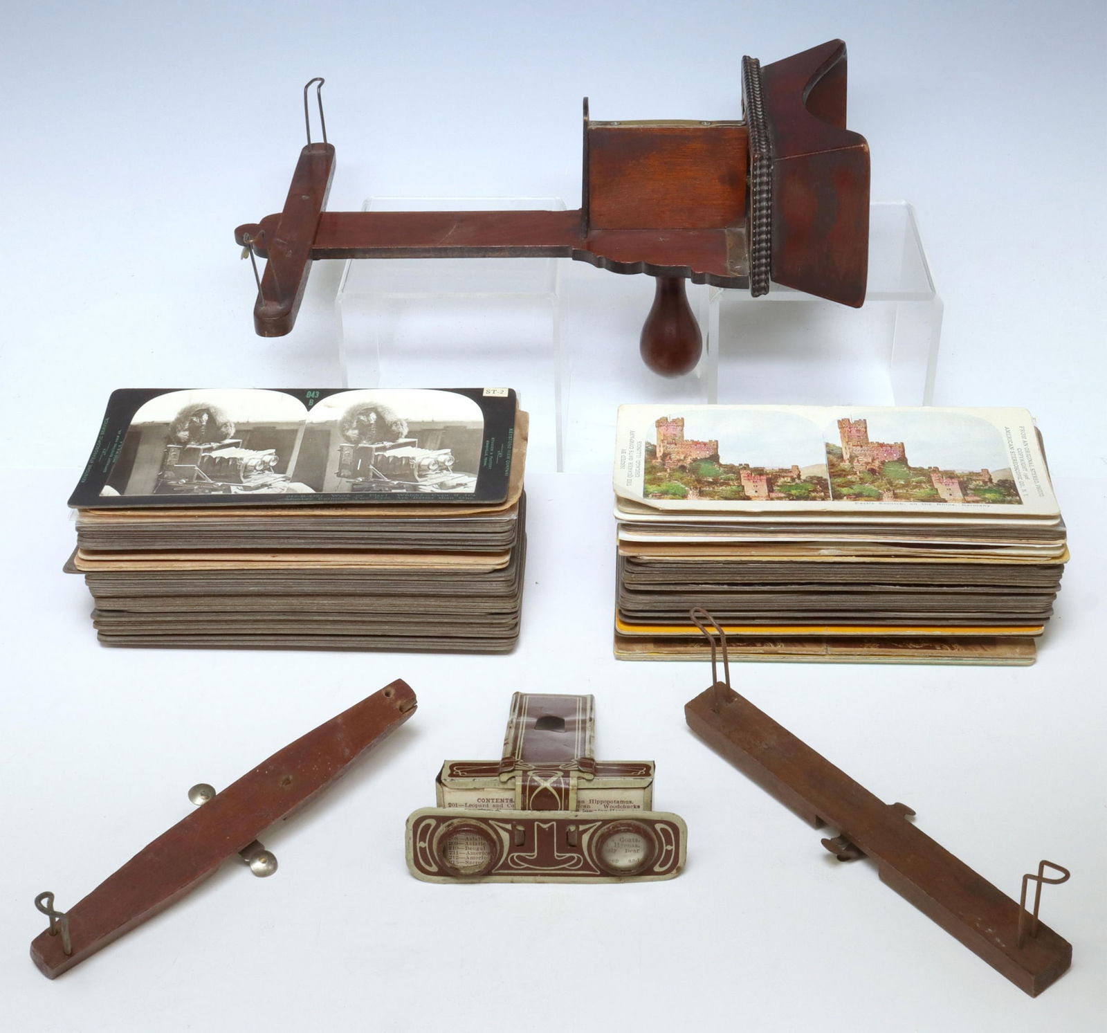 (110)STEREOSCOPE VIEWER & CARDS, ONE MINIATURE SET (1 of 7)