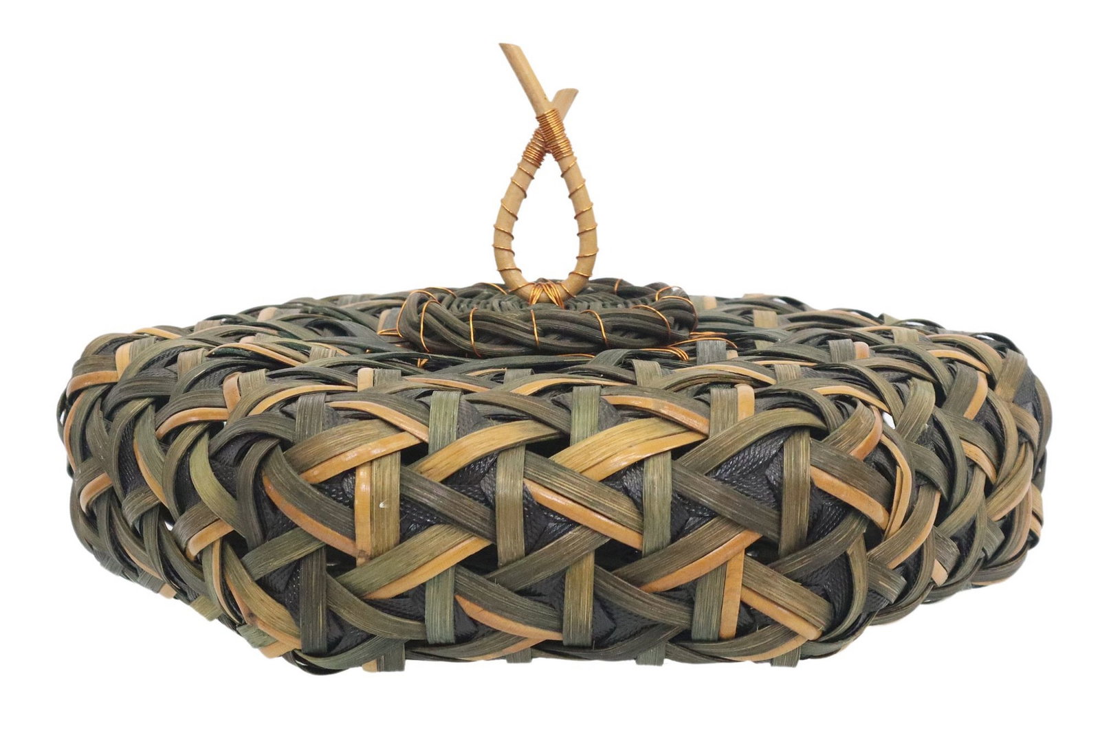 MAGGIE HENTON (B.1953) STUDIO CRAFT WOVEN CANE BASKETRY BOWL & COVER: Contemporary woven basketry bowl and cover, signed underfoot M. Henton 9/23 (Maggie Henton, English, b.1953), dyed cane and copper wire, approx 3.25"h, 13.5"w, 12.25"d, o