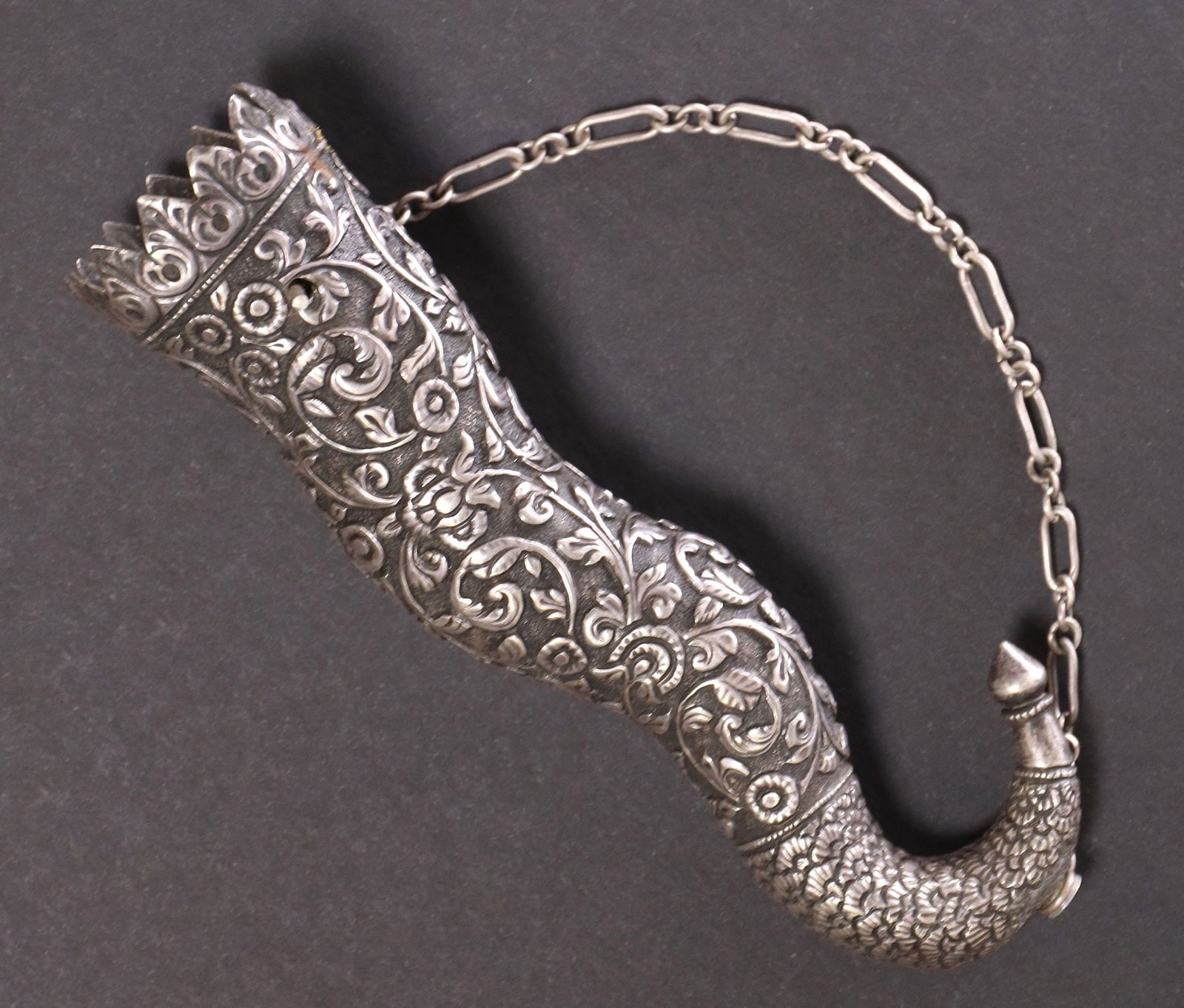 FINELY WORKED SILVER POSY HOLDER OR NOSEGAY (1 of 2)