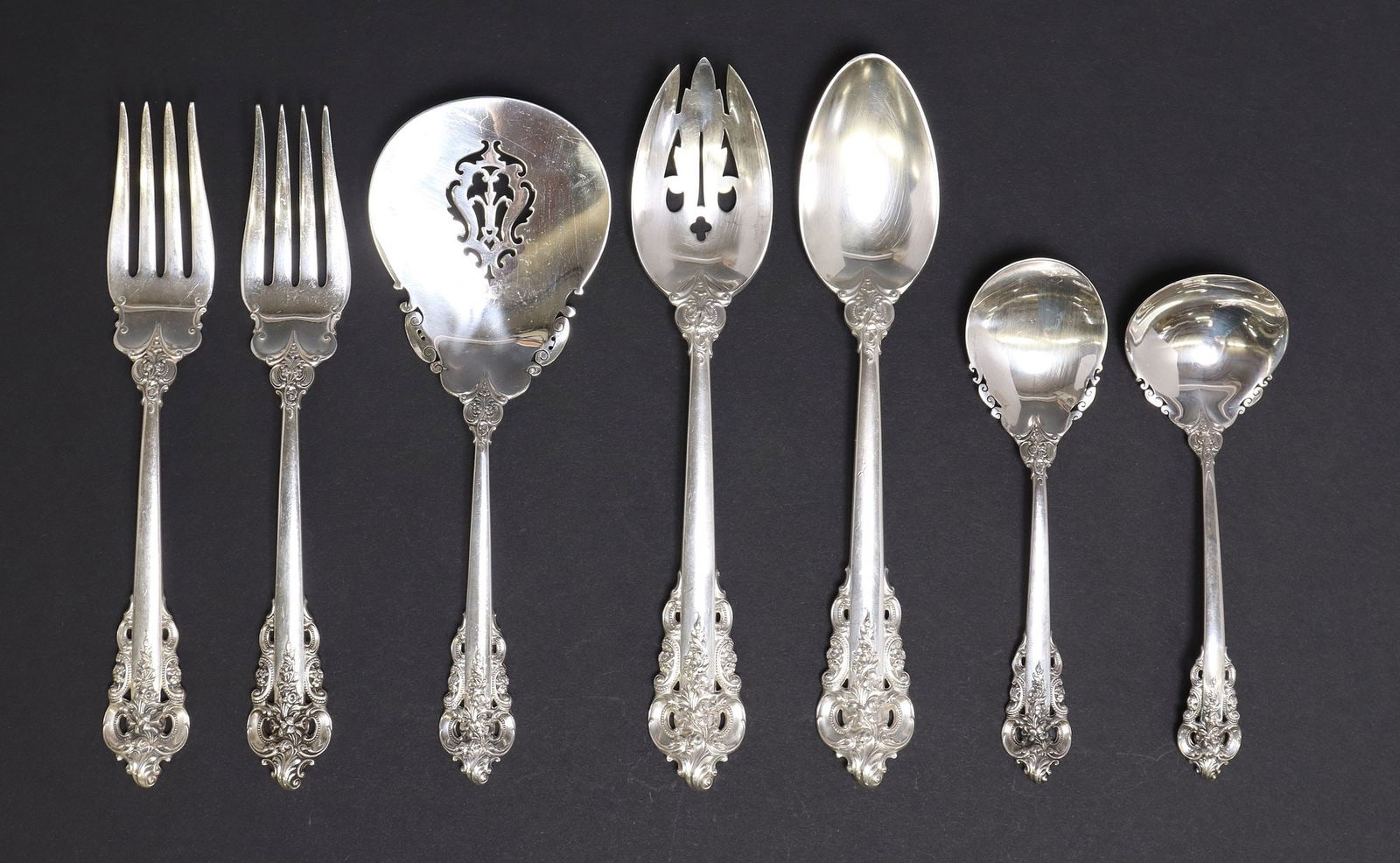 (7) WALLACE 'GRANDE BAROQUE' STERLING SILVER SERVING FLATWARE (1 of 3)