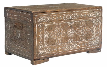 SMALL SHELL INLAID HARDWOOD STORAGE CHEST