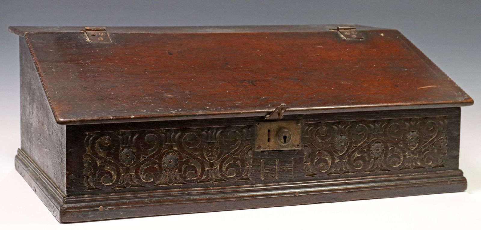 ENGLISH CARVED OAK BIBLE BOX, LATE 17TH C. (1 of 5)