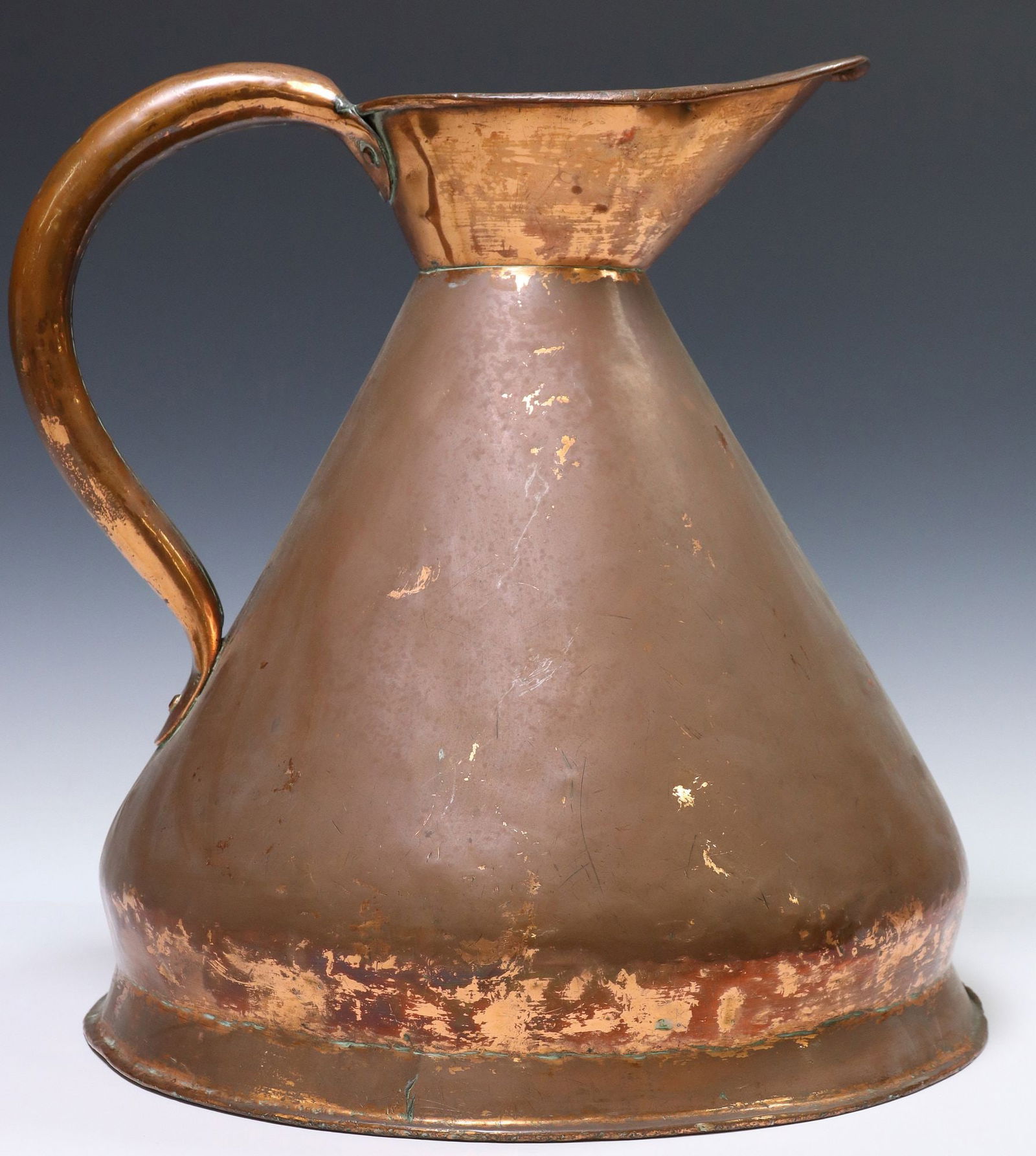 LARGE ENGLISH COPPER FOUR-GALLON MEASURE OR HARVEST JUG (1 of 3)