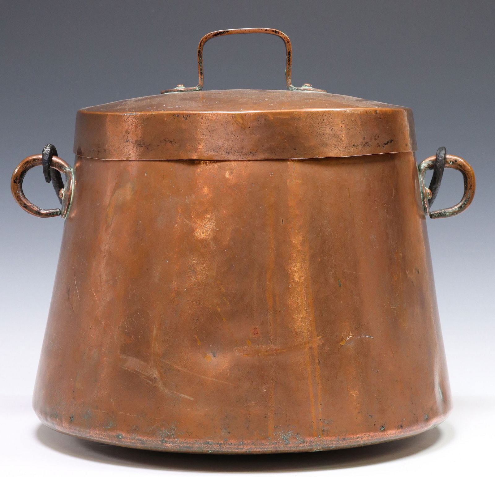 LARGE LIDDED COPPER CAULDRON, 19THC. (1 of 3)