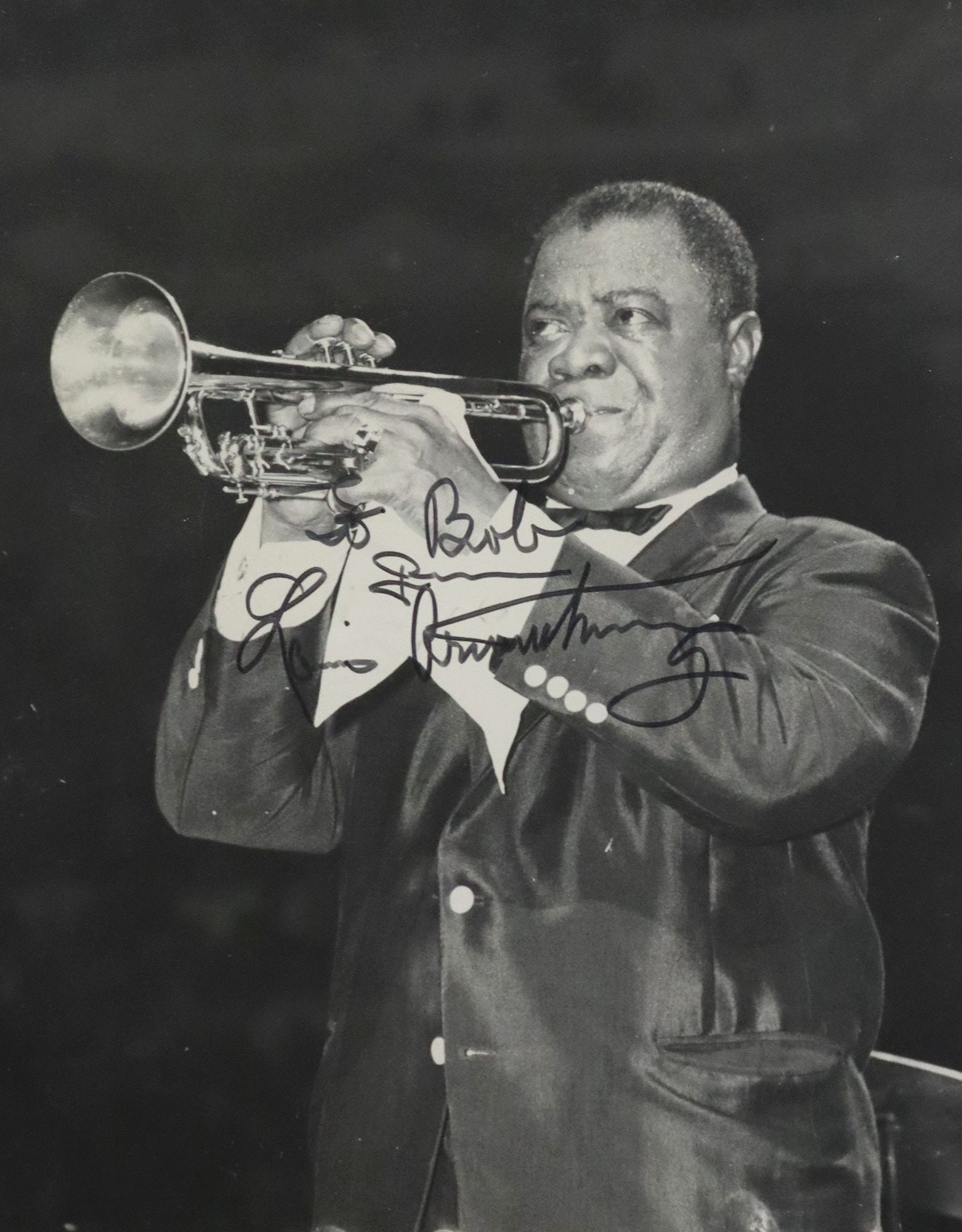AUTOGRAPHED PHOTOGRAPH OF JAZZ MUSICIAN LOUIS ARMSTRONG (1901-1971) (1 of 5)