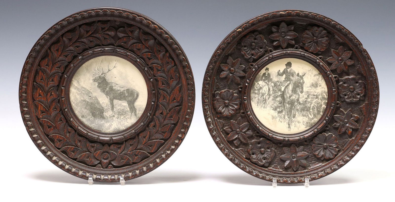(2) ENGLISH CARVED OAK HANGING WALL FRAMES (1 of 4)