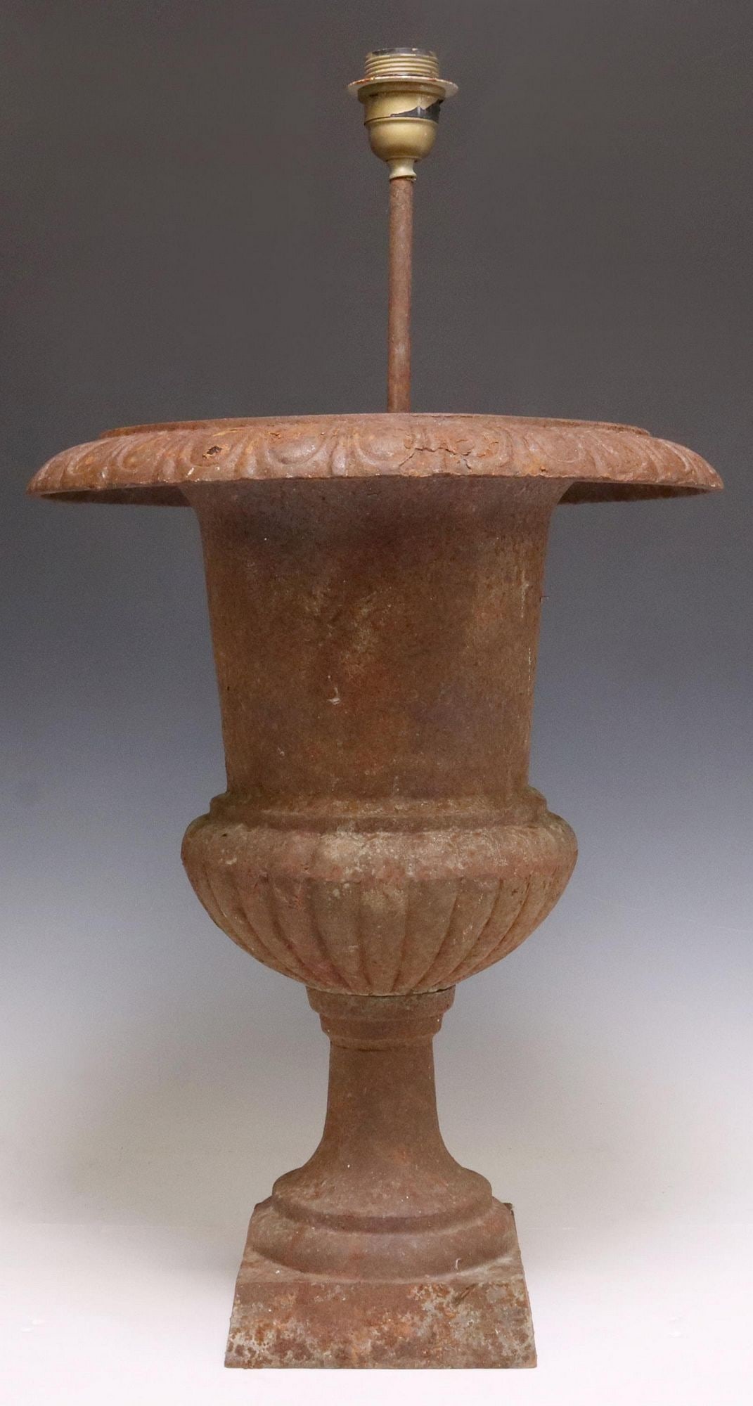 CAST IRON CAMPANA-FORM URN ONE-LIGHT TABLE LAMP (1 of 3)