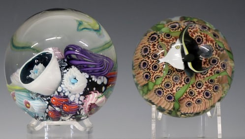 (2) STEVEN LUNDBERG (1953-2008) & OTHER AQUATIC DESIGN GLASS PAPERWEIGHTS