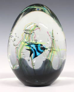 ELIO RAFFAELI (B.1936) MURANO ART GLASS FISH AQUARIUM SCULPTURE: Murano art glass fish aquarium sculpture, Elio Raffaeli (Italian, B.1936), in ovoid form, having lampwork fish and seaweed, controlled bubble accents, on dark shaped ground, approx 9.25"h,