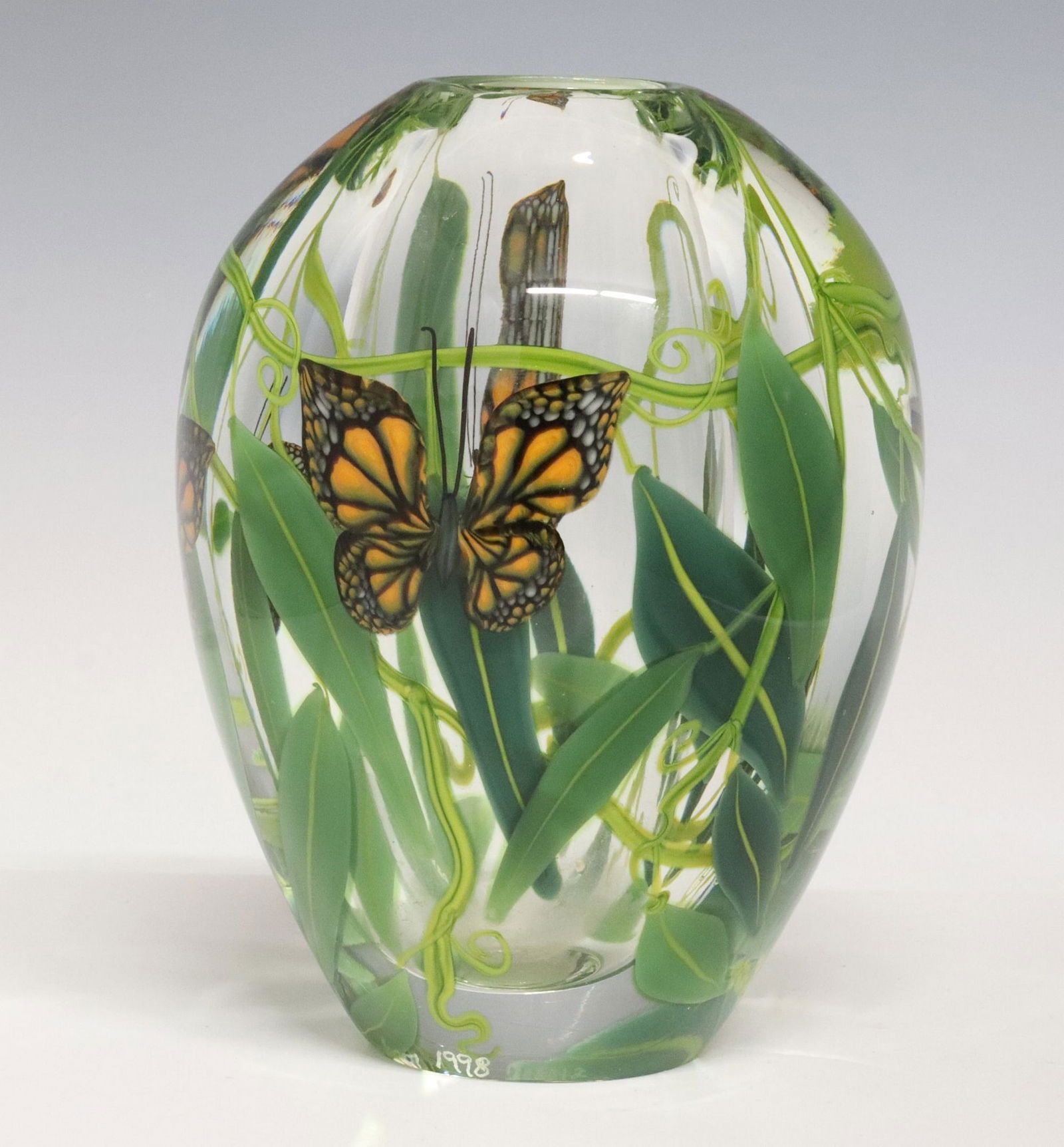 STEVEN LUNDBERG (1953-2008) STUDIO ART GLASS MONARCH PAPERWEIGHT VASE (1 of 5)