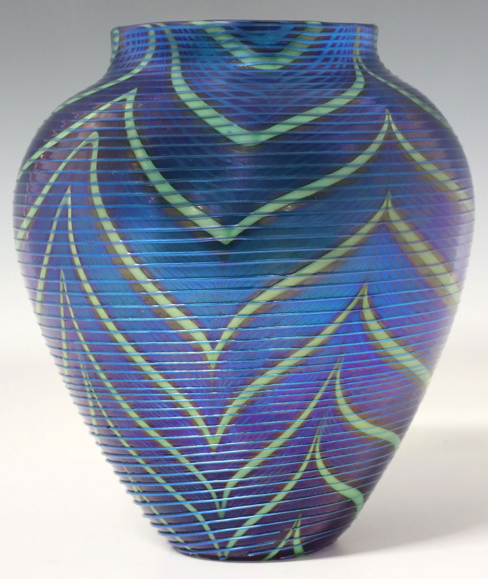 DAVID SMALLHOUSE (20TH C.) FOR ORIENT & FLUME ART GLASS IRIDESCENT VASE (1 of 3)