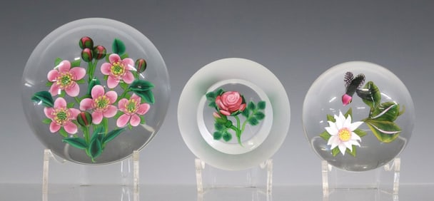 (3) KEN ROSENFELD (B.1950) GLASS LAMPWORK PAPERWEIGHTS