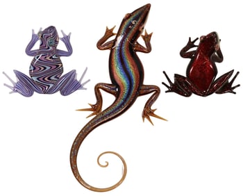 (3) SCOTT BISSON (20TH C.) LAMPWORKED GLASS FIGURES OF FROGS & LIZARD