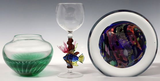 (3) ART GLASSWARE SUCH AS ROLLIN KARG (B.1944) & BRIAN MAYTUM (20TH C.)