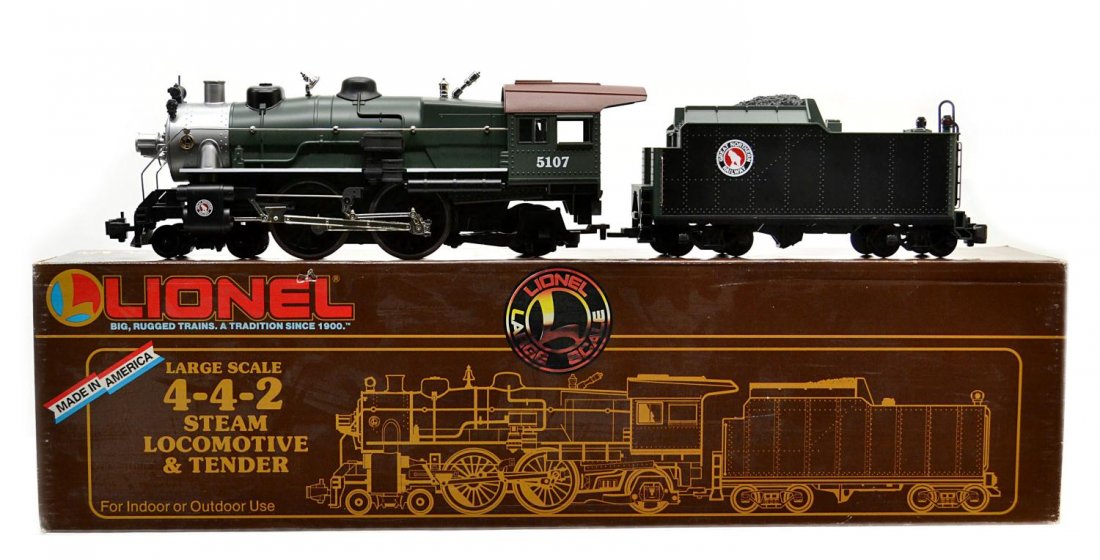 LIONEL LARGE SCALE STEAM LOCOMOTIVE, BOXED: Lionel Large Scale Great Steam Engine in original box, # 8-85107, Great Northern 4-4-2, locomotive and tender, box: 6.5"h, 35.5"l, 9.25"d, 10lbs Start Price: $50.00