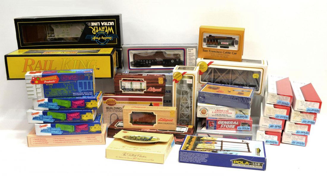 (35) COLLECTION OF MODEL TRAIN CARS & ACCESSORIES: (lot of 35) Large collection of various model train cars and accessories, in original boxes: (1) 213, 80 Liliput HO scale box car; (1) WP-09 Inter Mountain, PS-1 40' box car, Western Pacific, car # 19