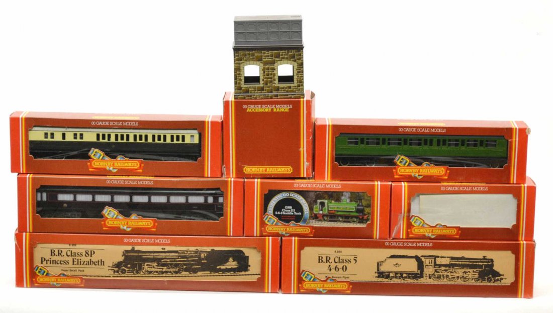 (8) HORNBY RAILWAYS MODEL TRAINS & LOCOMOTIVES: (lot of 8) Hornby Railways model train cars and locomotives, 00 gauge, in original boxes, comprising: (1) R.068, BR class 5 4-6-0, locomotive; (1) R.080, BR class 8P 4-6-2 locomotive, 'Princess Elizab