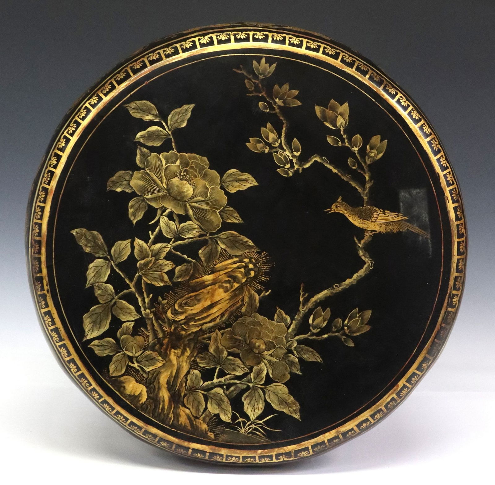 CHINESE PARCEL GILT & LACQUERED ROUND 'LONGEVITY' BOX (1 of 5)