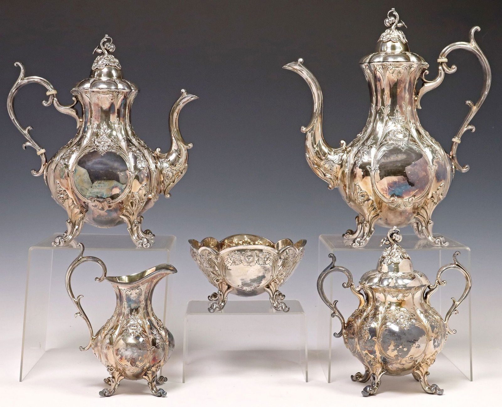 (5) REED & BARTON 'WINTHROP' HAND-CHASED SILVERPLATE TEA & COFFEE SERVICE (1 of 9)