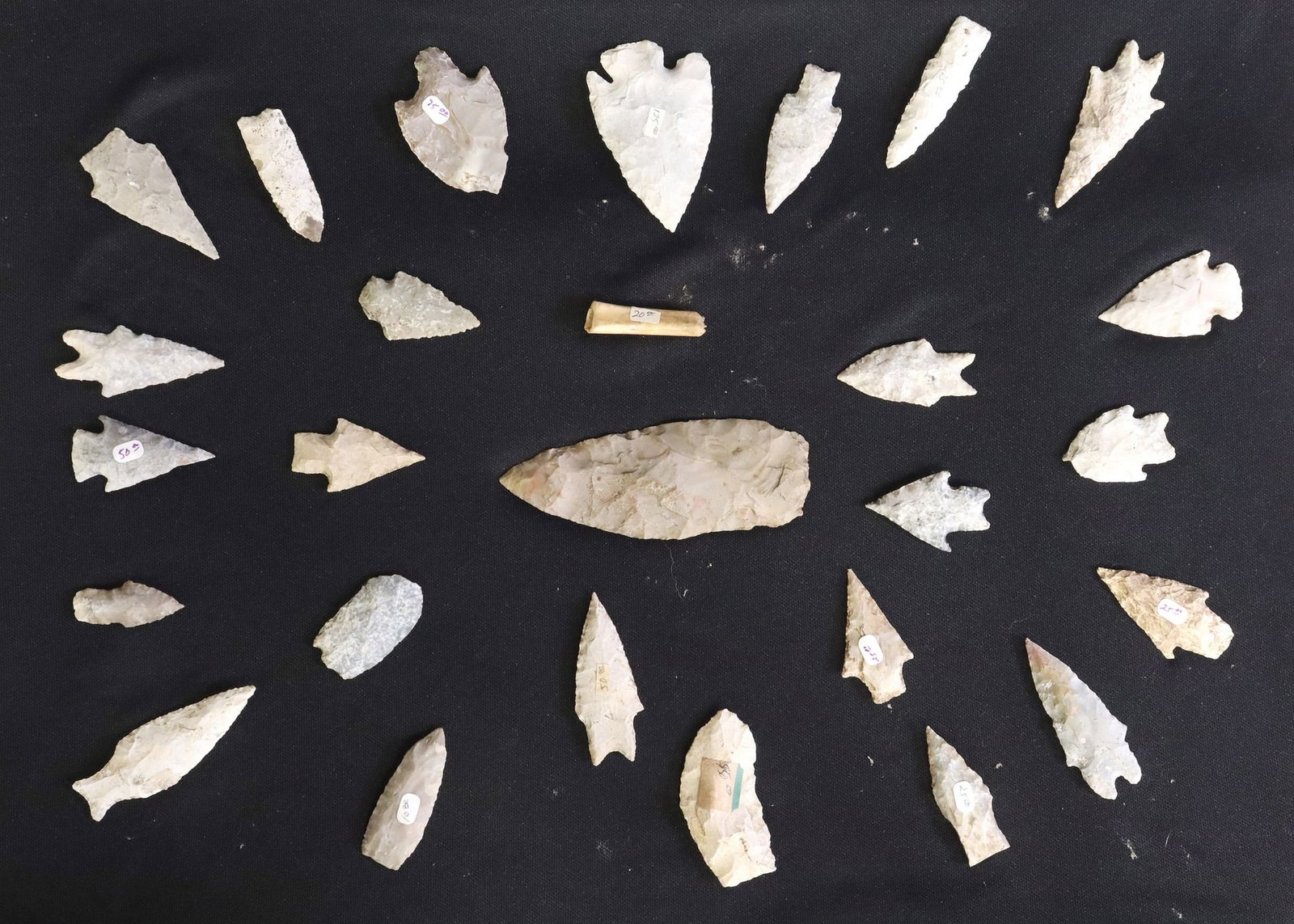 (27) ARROWHEADS & SPEARPOINT, CENTRAL TEXAS: (lot of 27) Arrowheads and a spear point, all collected in Central Texas, largest item 5.25"l, 2.25"w, housed in wood framed box 2"h, 24.25"w, 18.25"d, 9.95lbs