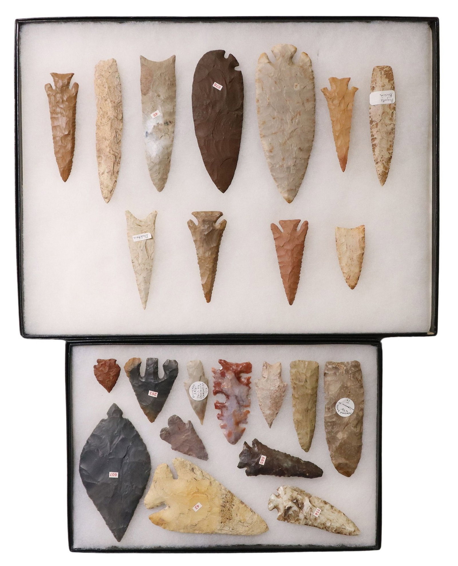 (23) ARROWHEADS, SPEARPOINTS: (lot of 23) Stone arrowheads, spear points, large corner tang, several with gags in including (1) "Pandora Knife, Williamson County, Texas", (1) "Bulverde, Leon River, Coryell Cou