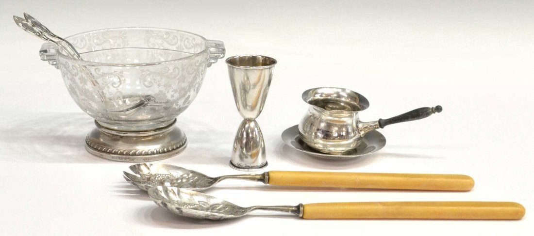 (8) STERLING & PLATE SERVICE ARTICLES, SAUCE BOAT: (lot of 8) Collection of mostly sterling silver service items including: (1) Watson sterling silver sauce boat with turned wood handle and underplate, sauce boat: 1.75"h, 5"l, plate: 3.75"diam; (1) Na