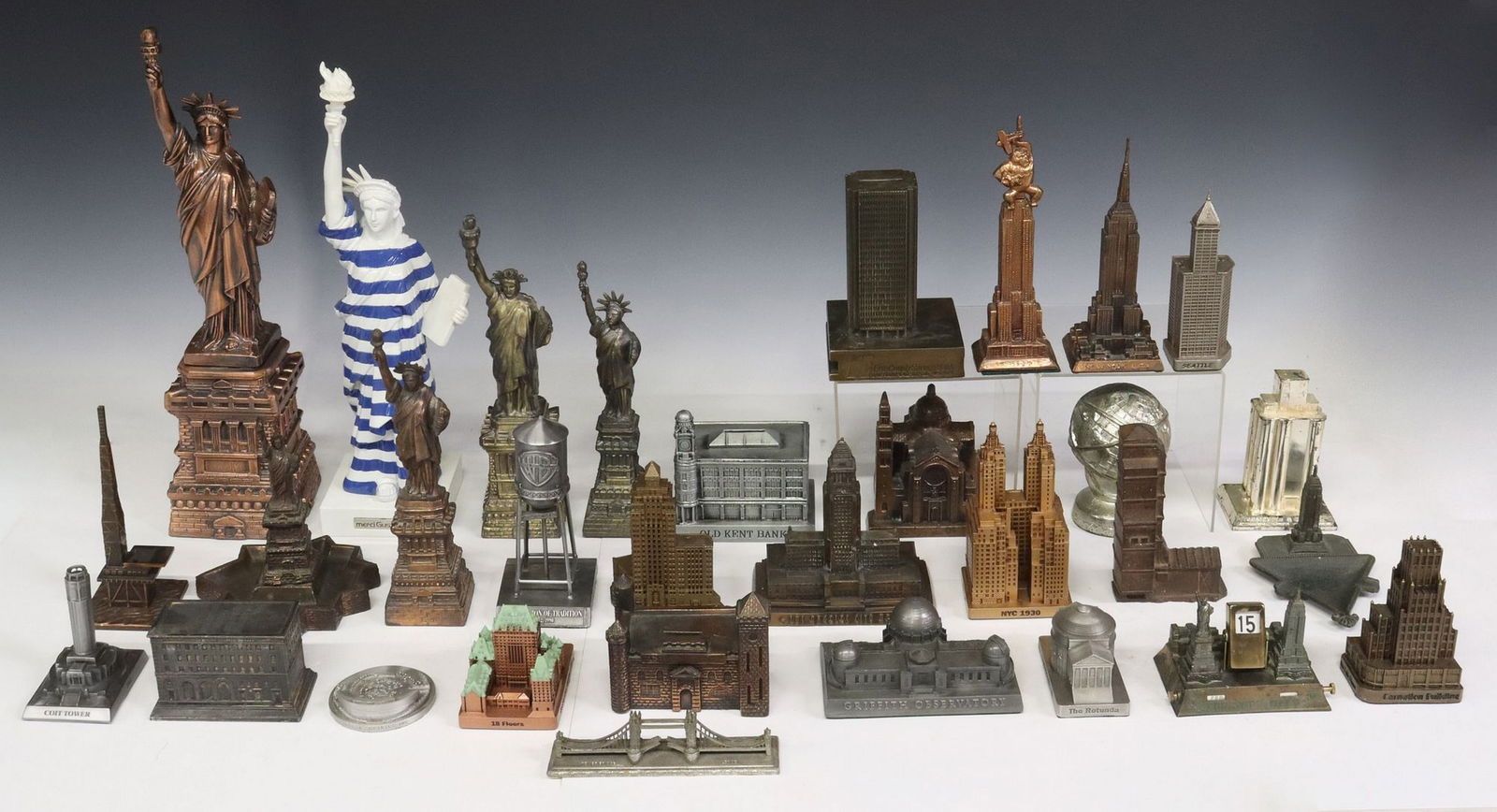 (LOT) SOUVENIR ARCHITECTURAL BUILDING MODELS, NEW YORK CITY (1 of 8)